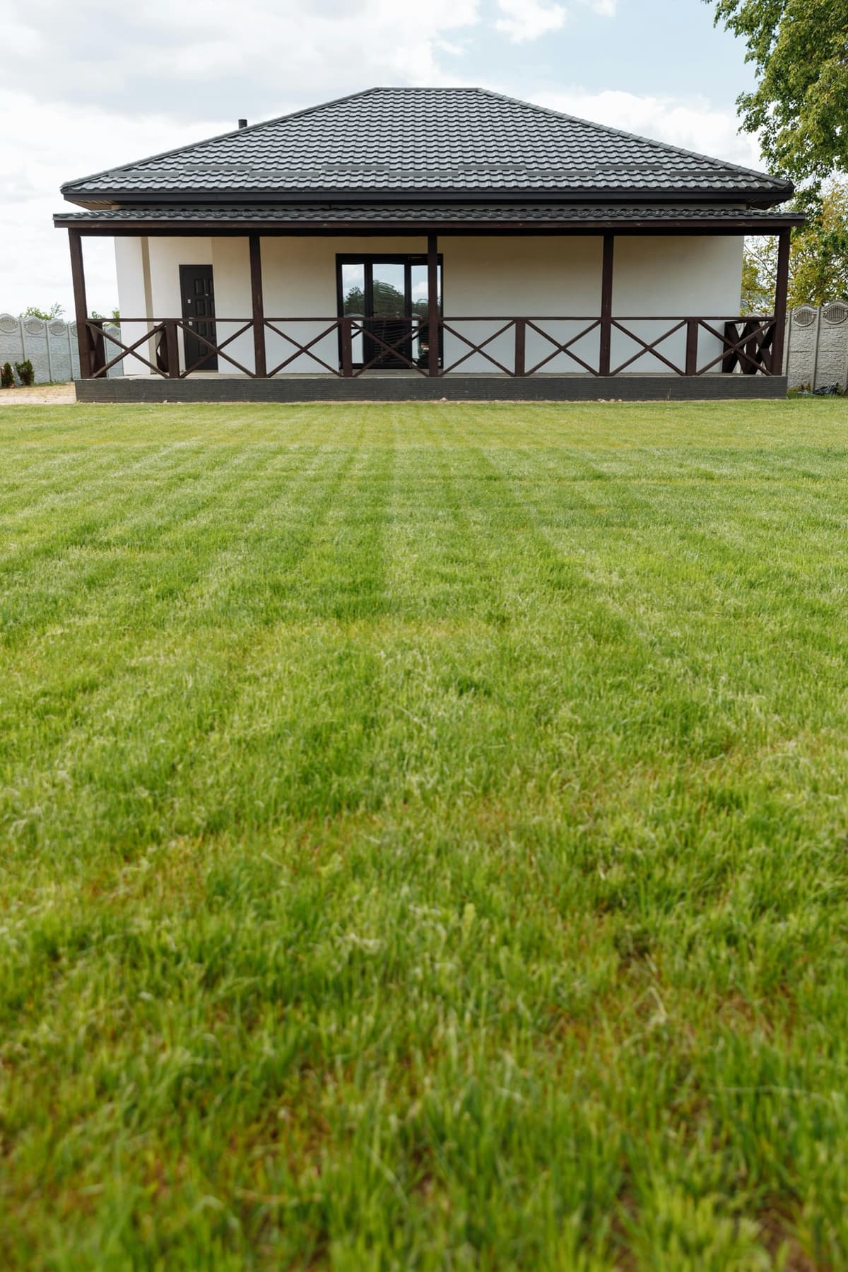 Example of a professionally maintained lawn
