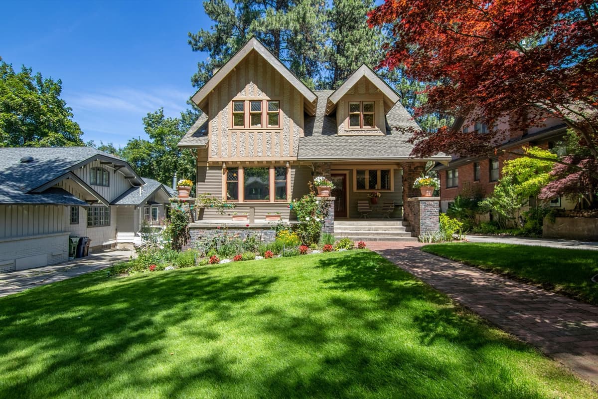 Example of a professionally maintained lawn