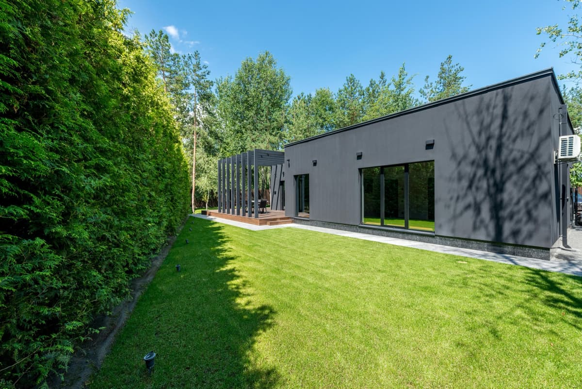 Example of a professionally maintained lawn